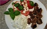 Græske frikadeller med tzatziki og tomatsalat